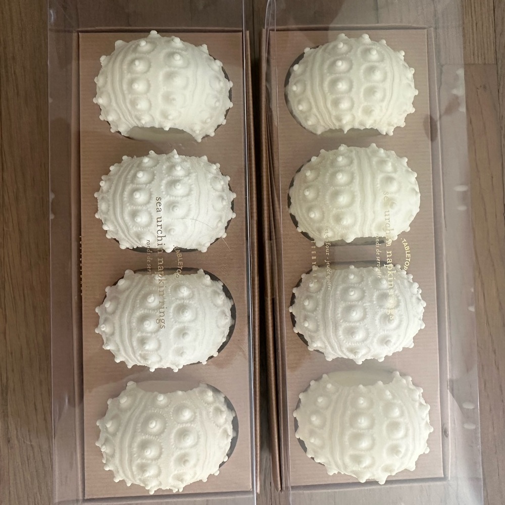 Set of 8 sea urchin napkin rings from pottery barn
